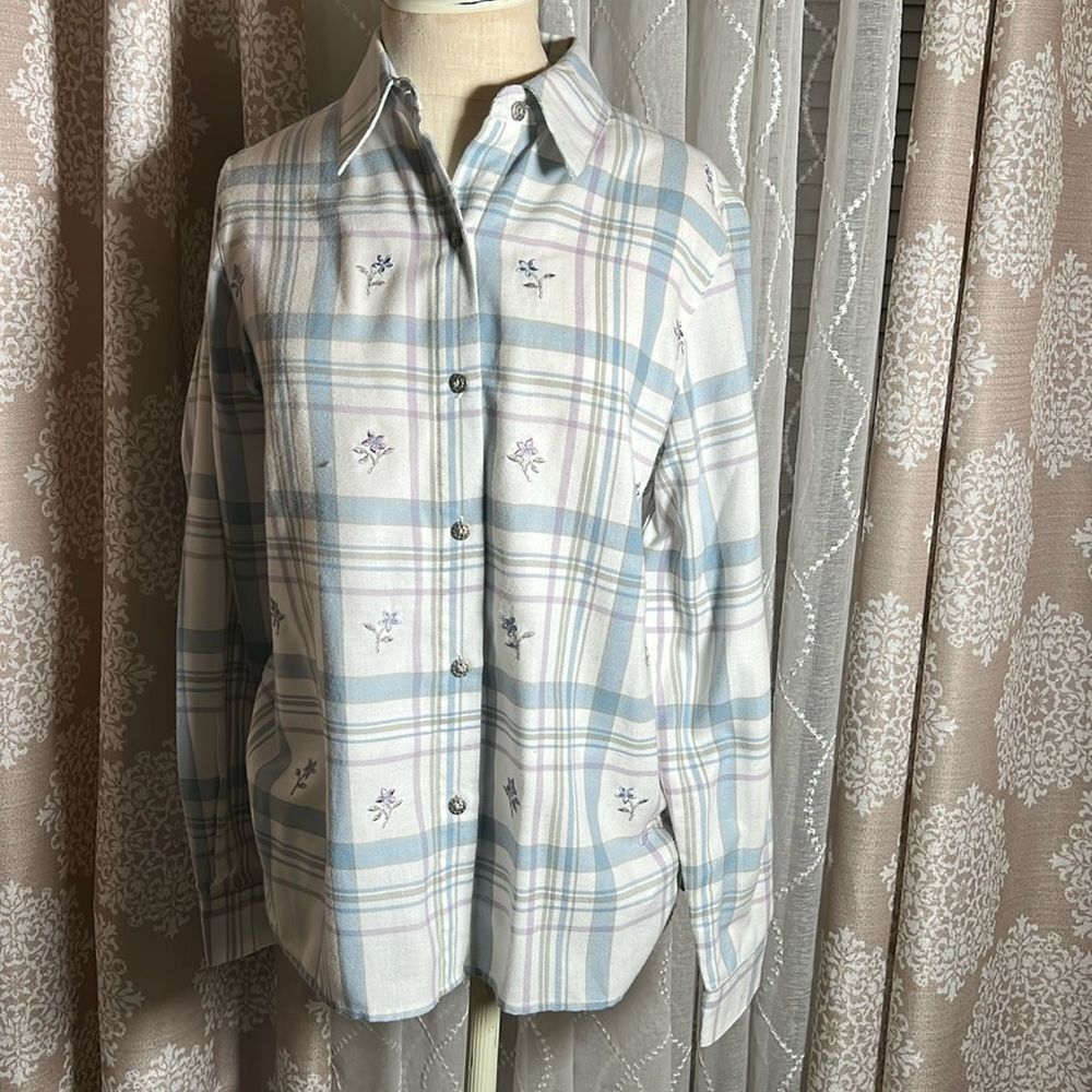 alfred dunner button down top with embroidered detail size 8
